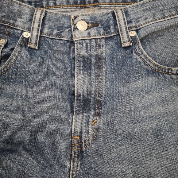Levi's 559 Men's Size 33 Medium Wash Zipper & Button Closure Blue Jeans - Picture 10 of 15